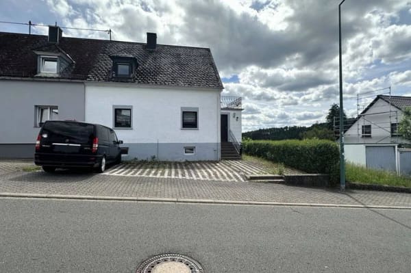 Immobilie in Hermeskeil - Solide Doppelhaushälfte mit Entwicklungspotenzial in Hermeskeil - Bild 1