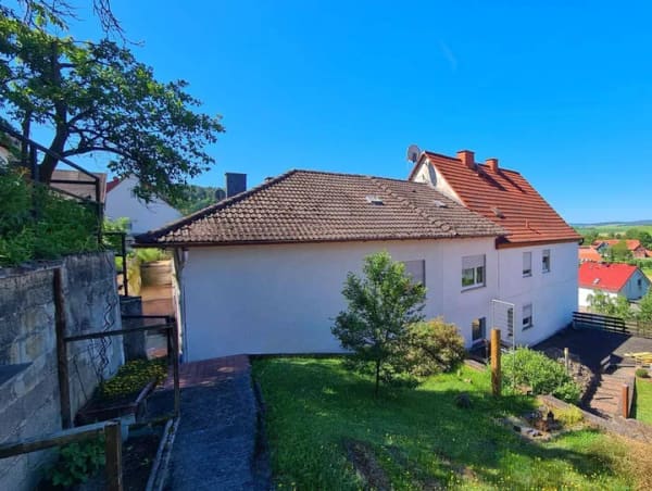 Immobilie in Hünfeld - Zwei zusammenhängende, autarke Einfamilienhäuser mit einem traumhaften Gartengrundstück .... ein  außergewöhnliches Zuhause für Generationen etc.... - Bild 2