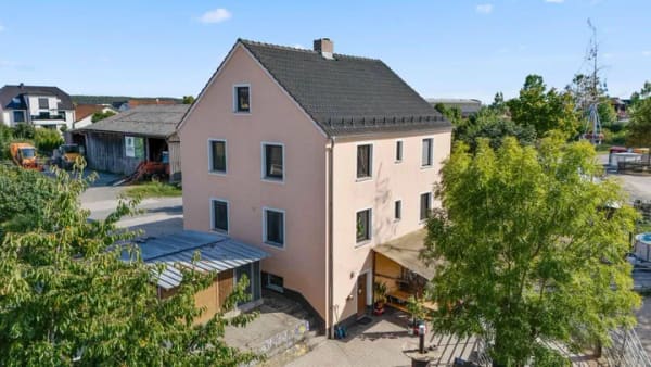 Immobilie in Kastl - Idyllisches Reitanwesen! Zweifamilienhaus mit Offenstall, Reitplatz und Nebengebäuden - Bild 2