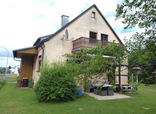 Immobilie in Konradsreuth - Geräumiges Ein- bis Zweifamilienhaus mit Garten in Konradsreuth - Bild 1