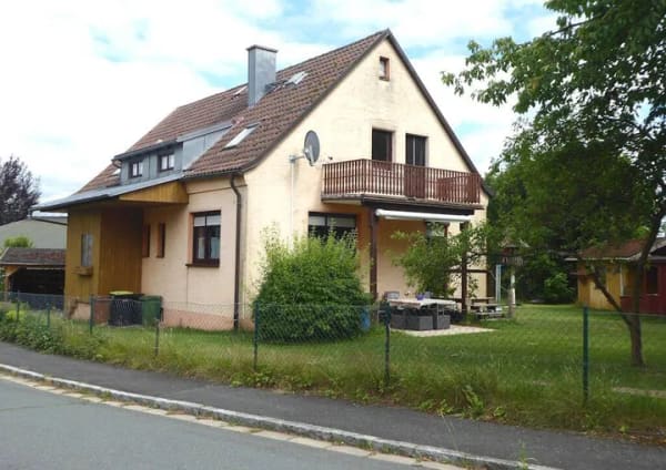 Immobilie in Konradsreuth - Geräumiges Ein- bis Zweifamilienhaus mit Garten in Konradsreuth - Bild 2