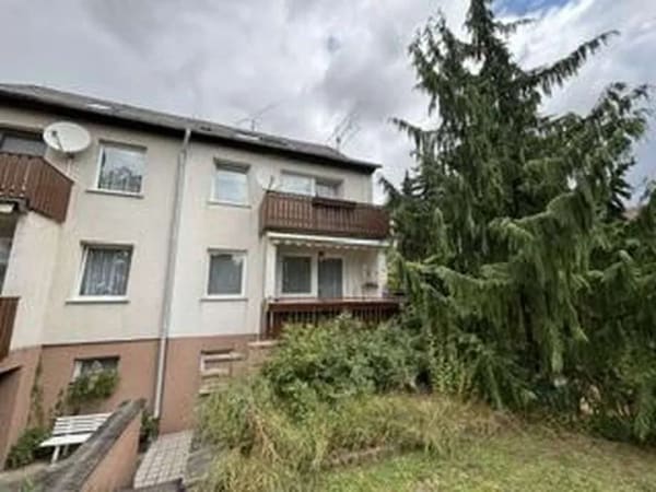 Immobilie in Hirschstein - Charmantes Einfamilienhaus mit Balkon, Garage und Garten - Ihr neues Zuhause in Prausitz - Bild 0