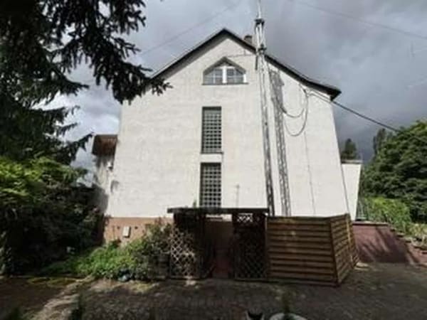 Immobilie in Hirschstein - Charmantes Einfamilienhaus mit Balkon, Garage und Garten - Ihr neues Zuhause in Prausitz - Bild 1