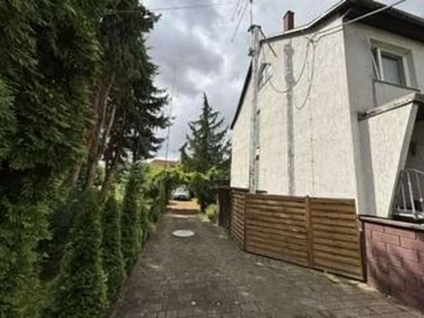 Immobilie in Hirschstein - Charmantes Einfamilienhaus mit Balkon, Garage und Garten - Ihr neues Zuhause in Prausitz - Bild 2