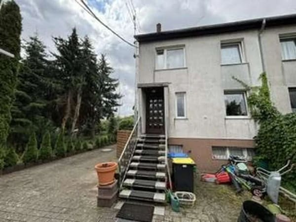 Immobilie in Hirschstein - Charmantes Einfamilienhaus mit Balkon, Garage und Garten - Ihr neues Zuhause in Prausitz - Bild 3