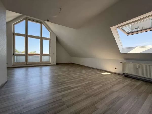 Immobilie in Weinsberg - Helle 2-Zimmer-Dachgeschosswohnung mit Westbalkon, TG-Stellplatz und Burgblick - Bild 0