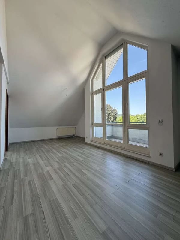 Immobilie in Weinsberg - Helle 2-Zimmer-Dachgeschosswohnung mit Westbalkon, TG-Stellplatz und Burgblick - Bild 1