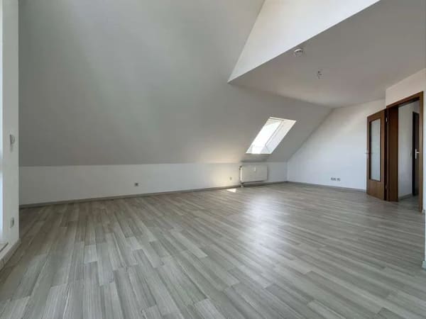 Immobilie in Weinsberg - Helle 2-Zimmer-Dachgeschosswohnung mit Westbalkon, TG-Stellplatz und Burgblick - Bild 4