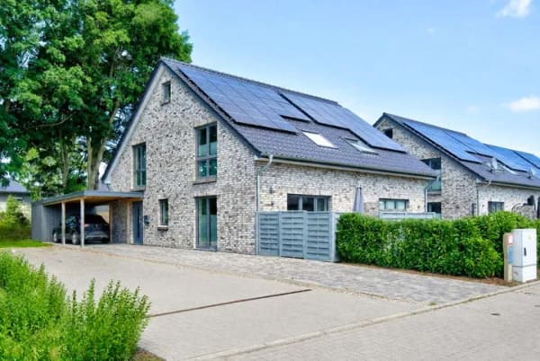 Immobilie in Wanderup - Einziehen. Wohlfühlen. Zuhause sein – Moderne KfW-40-EE- Doppelhaushälfte in ruhiger Sackgassenlage - Bild 1