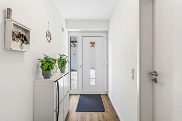 Immobilie in Wanderup - Einziehen. Wohlfühlen. Zuhause sein – Moderne KfW-40-EE- Doppelhaushälfte in ruhiger Sackgassenlage - Bild 2