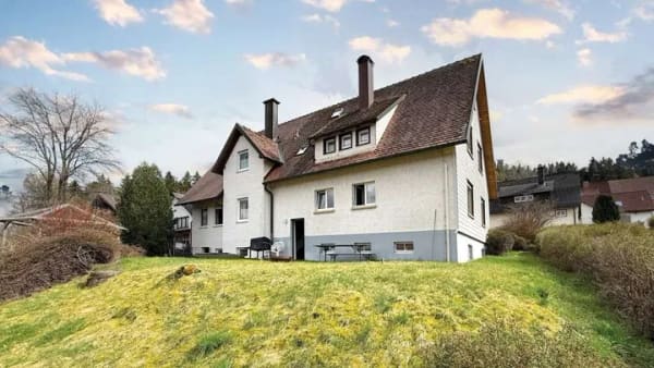 Immobilie in Unterkirnach - Gepflegtes freistehendes 1-2-Familien-Haus in Unterkirnach - Bild 0