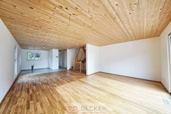 Immobilie in Eiselfing - Modern. Nachhaltig. Familienfreundlich. Doppelhaushälfte mit Garten & Carport! - Bild 1