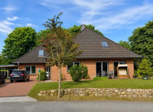 Immobilie in Schwabstedt - Exklusives Traumhaus mit Ferienwohnung, Wellnessbereich und großem Garten in Schwabstedt  - Bild 1