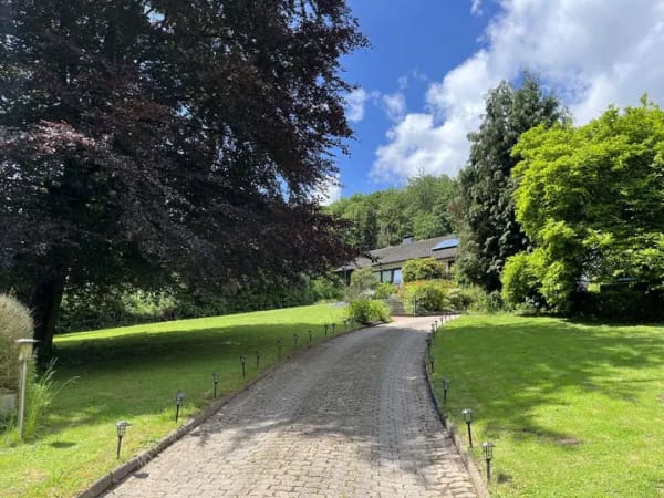 Immobilie in Hehlen - Attraktiver Bungalow mit parkähnlichem Garten – Ruhige Lage und viel Platz zum Wohlfühlen! - Bild 0