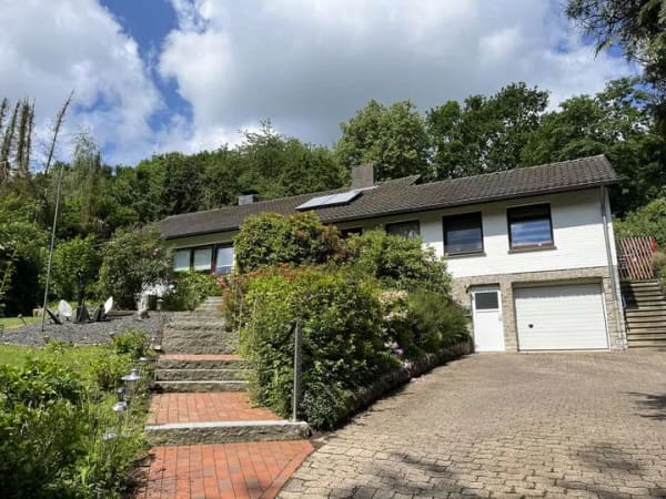 Immobilie in Hehlen - Attraktiver Bungalow mit parkähnlichem Garten – Ruhige Lage und viel Platz zum Wohlfühlen! - Bild 2
