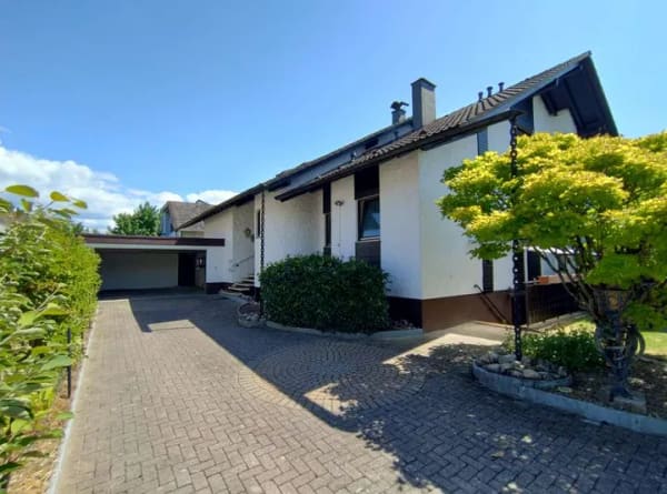 Immobilie in Renchen - Großzügiges Ein- bis Zweifamilienhaus mit Wintergarten & Traumgarten in Renchen - Bild 0