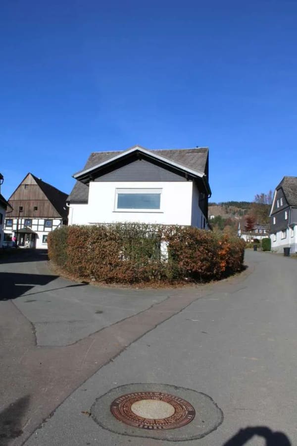 Immobilie in Winterberg - Großes Wohnhaus, Familienhaus, Generationshaus, Wohnen & Arbeiten unter einem Dach etc. - Bild 1