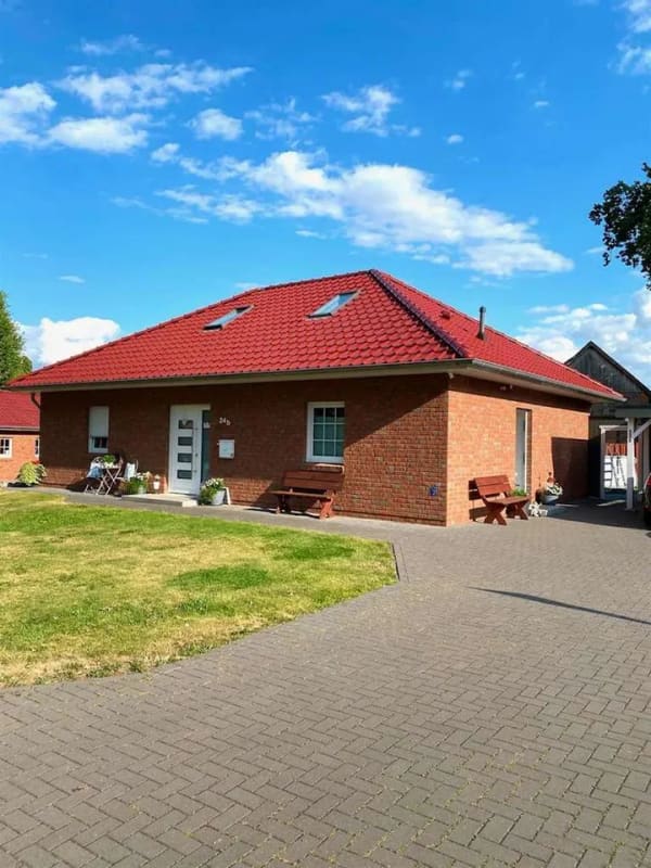Immobilie in Kirchdorf - Schicker neuwertiger Bungalow (Bj. 2020) m. Carport, in zentraler Lage von Kirchdorf

 - Bild 0