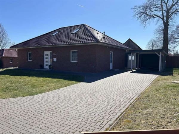 Immobilie in Kirchdorf - Schicker neuwertiger Bungalow (Bj. 2020) m. Carport, in zentraler Lage von Kirchdorf

 - Bild 1