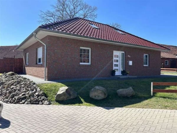 Immobilie in Kirchdorf - Schicker neuwertiger Bungalow (Bj. 2020) m. Carport, in zentraler Lage von Kirchdorf

 - Bild 2