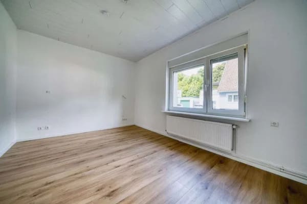 Immobilie in Diekholzen - Platz für Leben, Luft für Träume: Charmantes Doppelhaus auf großem Naturgrundstück - Bild 4