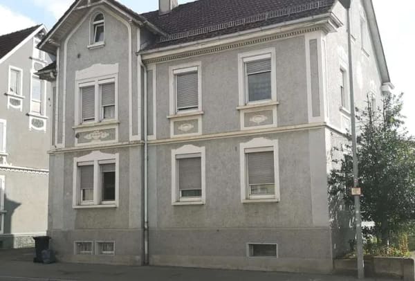 Immobilie in Tettnang - Ab 01.09.26 freie, renovierungsbedürftige 3-Zi.-DG-Whg.  in zentraler Stadtlage - Bild 1