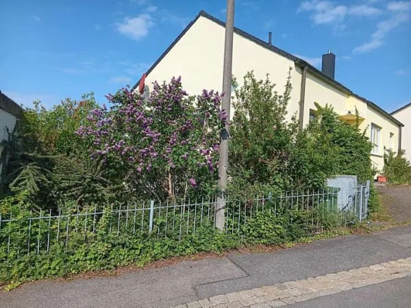 Immobilie in Memmelsdorf - Einfamilienhaus mit Einliegerwohnung, Photovoltaikanlage und großen Garten - provisionsfrei - Bild 2