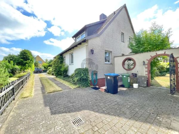Immobilie in Wendeburg - FREISTEHENDES EINFAMILIENHAUS MIT POTENZIAL IN BORTFELD - Bild 1