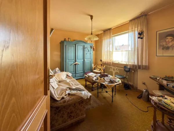 Immobilie in Meschede - Einfamilienhaus mit Einliegerwohnung, Garage und Balkon in einem ruhigen Wohngebiet - Bild 4