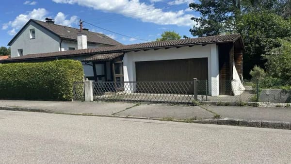 Immobilie in Freilassing - Charmante Doppelhaushälfte mit großem Garten und Wintergarten in Freilassing - Bild 0