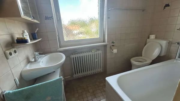 Immobilie in Freilassing - Charmante Doppelhaushälfte mit großem Garten und Wintergarten in Freilassing - Bild 2