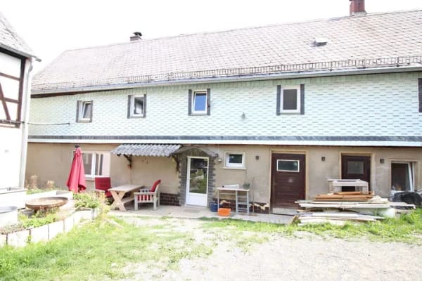Immobilie in Mohlsdorf-Teichwolframsdorf - Vier- Seiten- Hof mit Waldfläche und vielseitigen Nutzungsmöglichkeiten - Bild 0