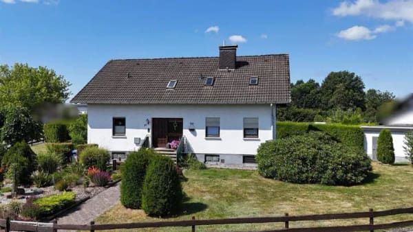 Immobilie in Frankenberg - Großzügiges Wohnhaus mit drei Wohneinheiten in bester Wohnlage von Frankenberg (Eder) - Bild 1