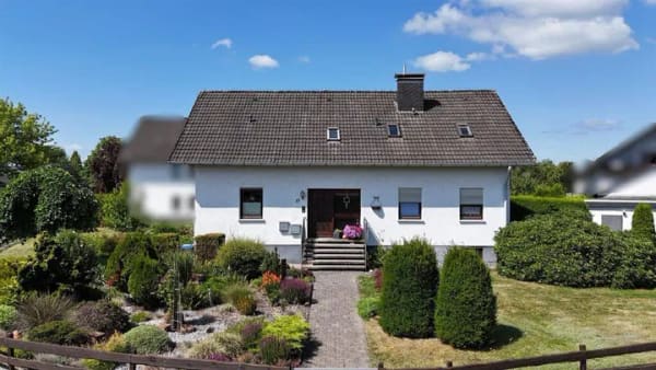 Immobilie in Frankenberg - Großzügiges Wohnhaus mit drei Wohneinheiten in bester Wohnlage von Frankenberg (Eder) - Bild 2