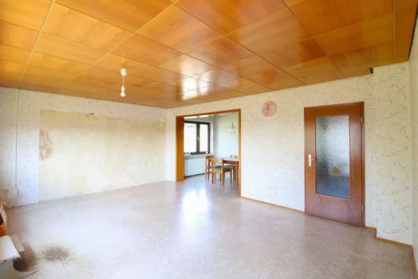 Immobilie in Wohratal - Ruhe, Natur und viele Möglichkeiten – Großzügiges Familienhaus mit sonnigem Eckgrundstück - Bild 2