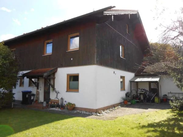 Immobilie in Tacherting - Familienglück mit Garten & Garage – Doppelhaushälfte in Wajon bei Tacherting - Bild 1