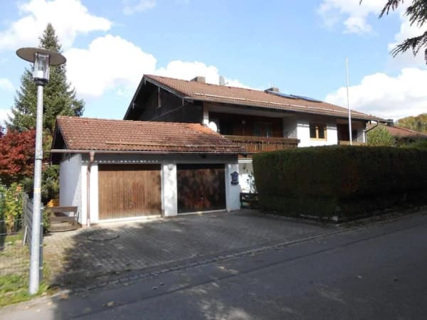 Immobilie in Tacherting - Familienglück mit Garten & Garage – Doppelhaushälfte in Wajon bei Tacherting - Bild 2