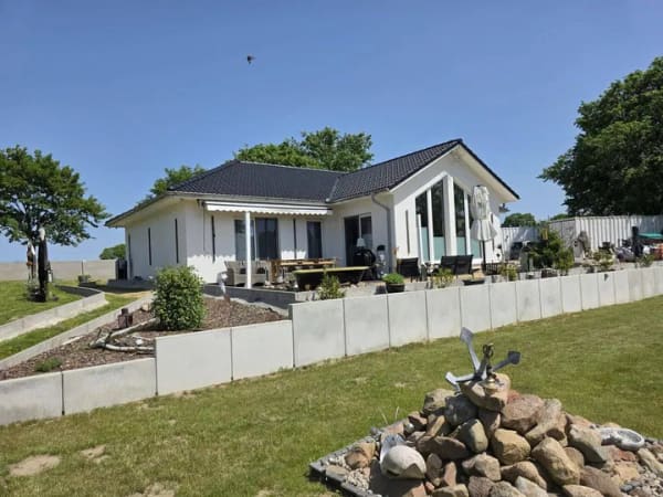 Immobilie in Rubkow - Modernes Wohnen auf einer Ebene – neuwertiger Bungalow in begehrter Architektur - Bild 0
