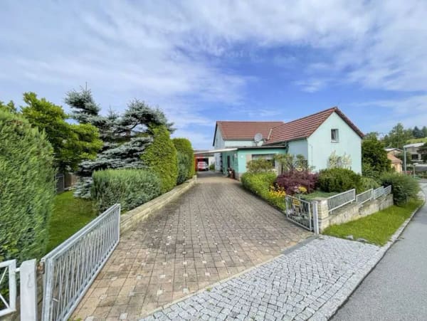 Immobilie in Struppen - Charmantes Einfamilienhaus mit traumhaftem Grundstück, Pool und Doppelgarage - Bild 0