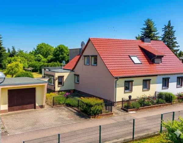 Immobilie in Zörbig - Ihr neues Zuhause in Zörbig: Großes Grundstück, moderne Heizung 2023, gemütliche Terrasse und Garage - Bild 0