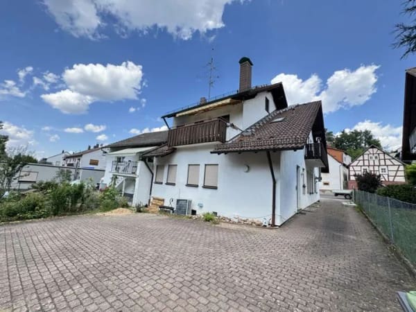 Immobilie in Aschaffenburg - Wohnen auf zwei Ebenen! Maisonette mit Garage und zwei Balkonen - Bild 0