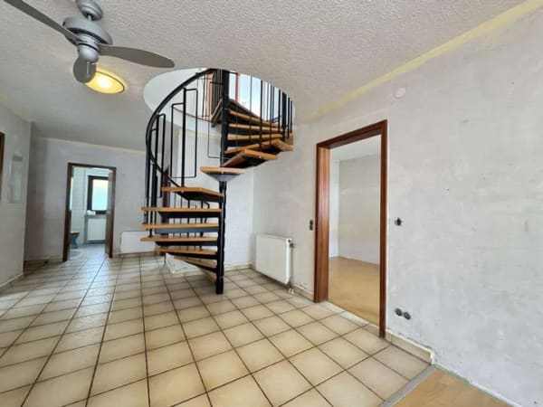 Immobilie in Aschaffenburg - Wohnen auf zwei Ebenen! Maisonette mit Garage und zwei Balkonen - Bild 2