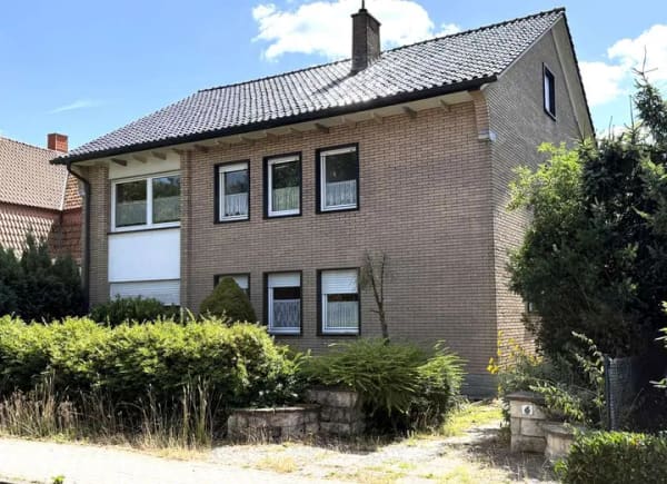 Immobilie in Borken - Seltene Gelegenheit! Zweifamilienhaus mit Baugrundstück und attraktivem Entwicklungspotenzial! - Bild 0