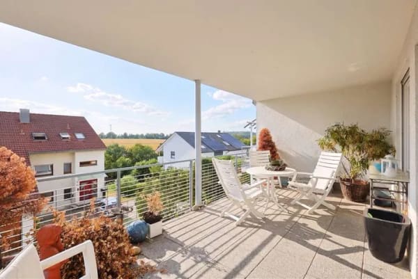 Immobilie in Weil im Schönbuch - Großzügige 2,5-Zimmer-Wohnung mit sonnigem Südbalkon und Blick ins Grüne - Bild 0
