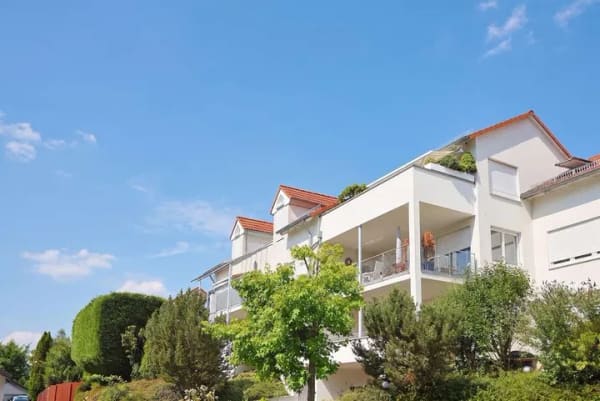Immobilie in Weil im Schönbuch - Großzügige 2,5-Zimmer-Wohnung mit sonnigem Südbalkon und Blick ins Grüne - Bild 2