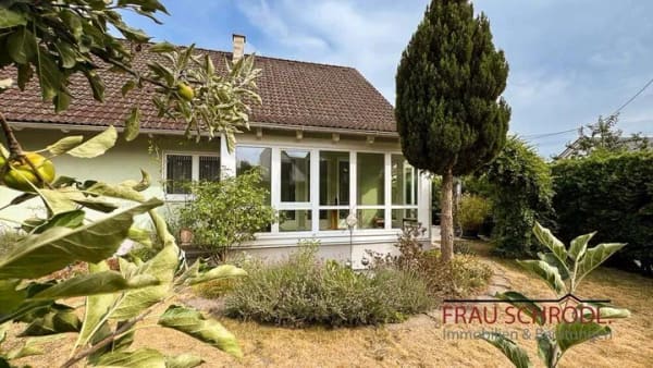 Immobilie in Mühlhausen-Ehingen - Ein Zuhause mit Raum fürs Leben - großzügiges Familienhaus mit Galerie und großer Einliegerwohnung Mühlhausen-Ehingen - Bild 1