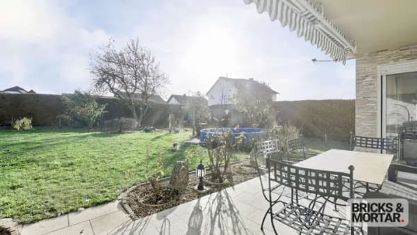 Immobilie in Röfingen - Gepflegtes Dreifamilienhaus mit zusätzlicher Einheit und Photovoltaik - Bild 3