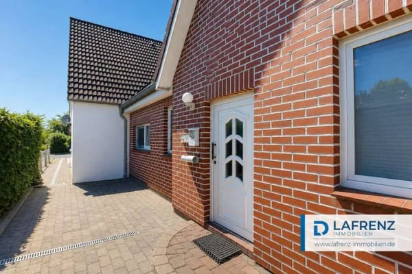 Immobilie in Fehmarn - Viel Platz für zwei Generationen – Zweifamilienhaus mit großem Garten in Burg - Bild 0