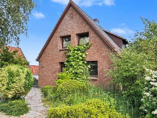 Immobilie in Reinfeld - Architektenhaus, gesuchte Lage in Reinfeld, Eigennutzung und Vermietung, Wohnfläche gesamt ca. 295m² - Bild 1