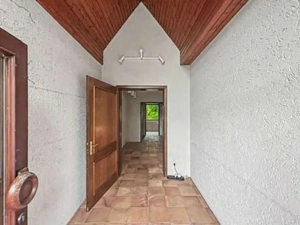 Immobilie in Reinfeld - Architektenhaus, gesuchte Lage in Reinfeld, Eigennutzung und Vermietung, Wohnfläche gesamt ca. 295m² - Bild 3